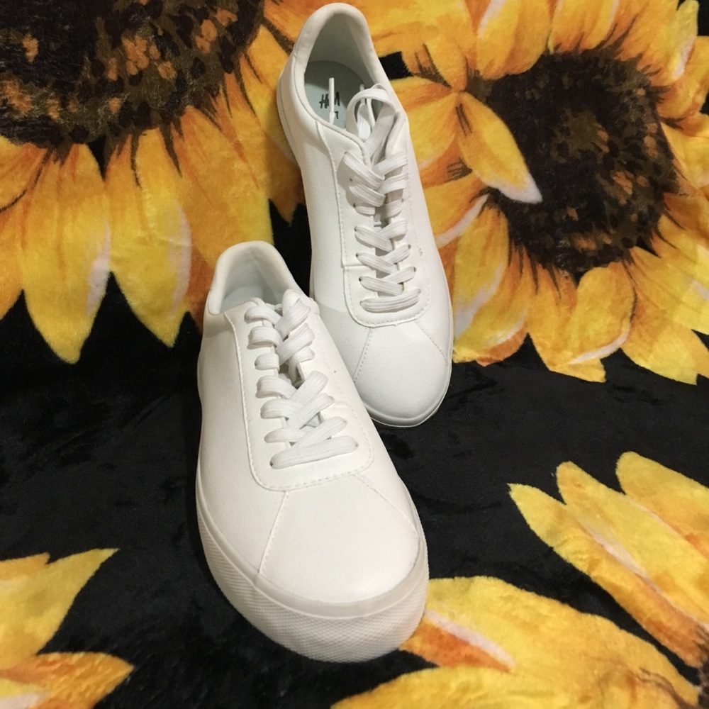 H&M white sneakers perfect for shirt dresses